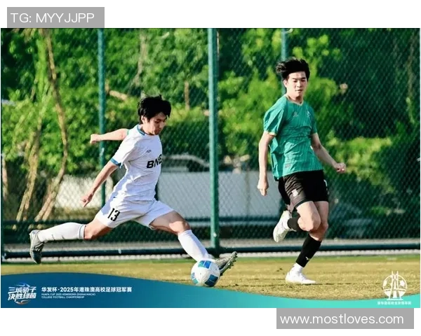 痞帅足球：在绿茵场上演绎青春热血与个性风采的完美结合